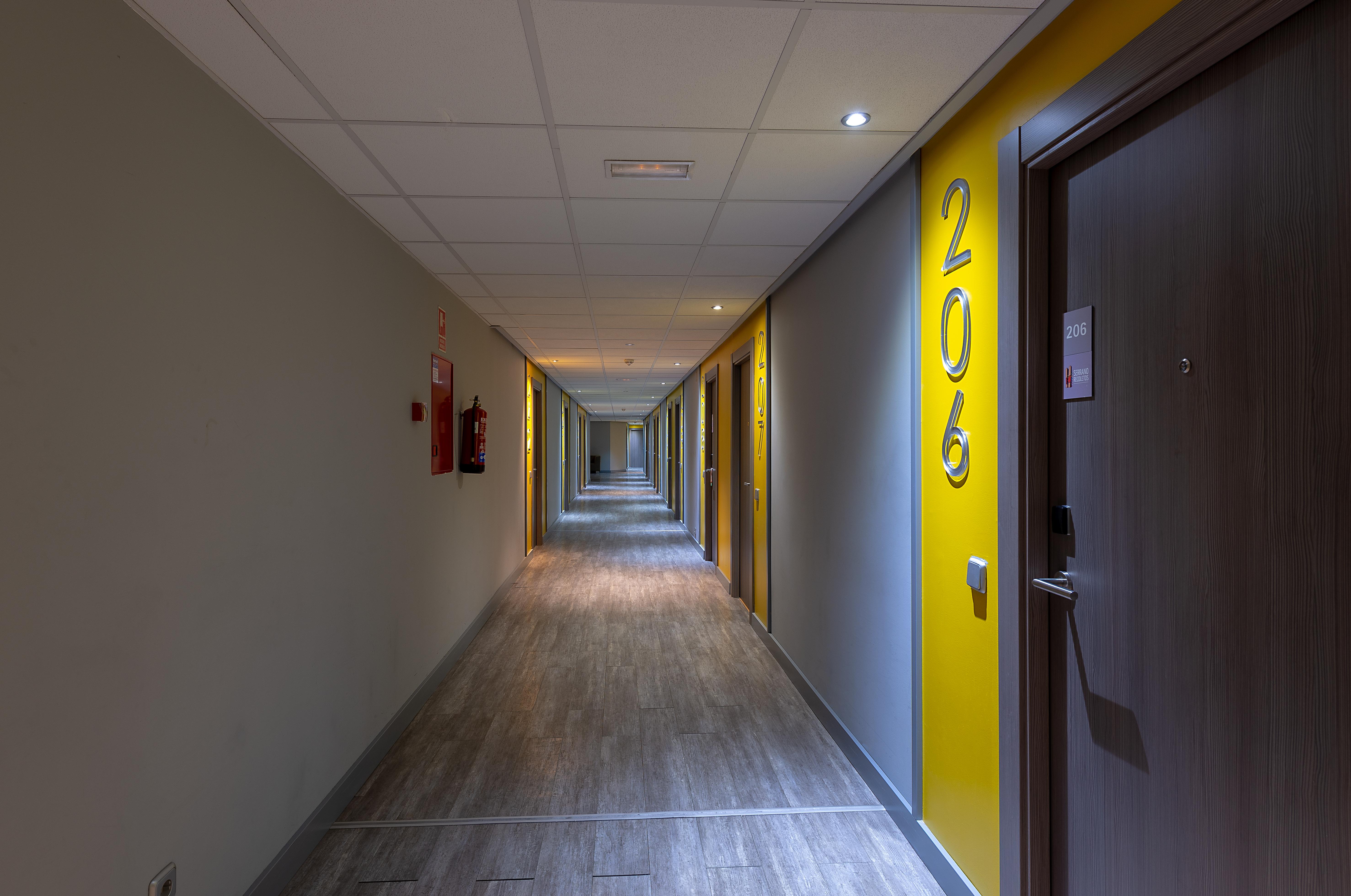 Apartamentos Recoletos Madrid Bagian luar foto