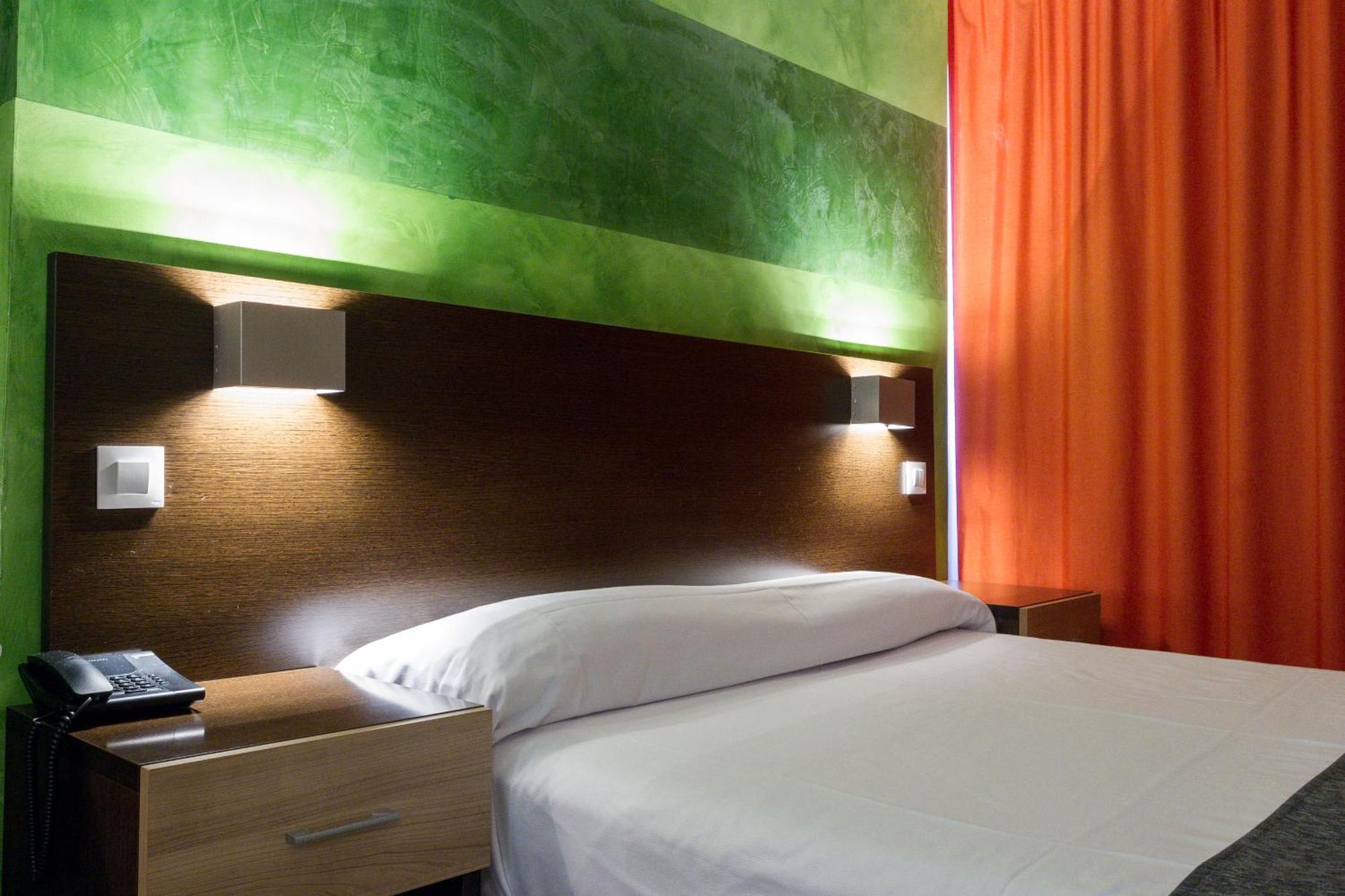 Apartamentos Recoletos Madrid Bagian luar foto