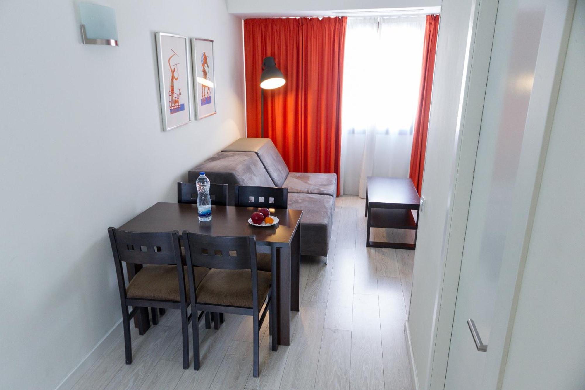 Apartamentos Recoletos Madrid Bagian luar foto